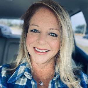 Meet your Posher, Elaine